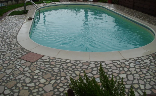 pavimento piscina in palladiana di marmo
